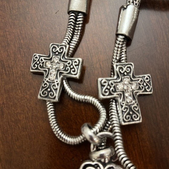 Big cross statement necklace - Picture 5 of 8